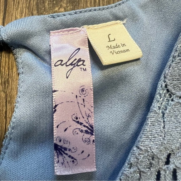 Alya Lace Tank Top Periwinkle Blue Lined Button Back Closure Sleeveless Top L - Picture 6 of 14